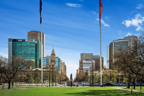 Adelaide Highlights, Hahndorf & McLaren Vale Wine Tasting And Sightseeing Tour - Accommodation Georgetown 1